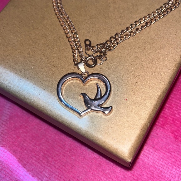 heart and dove pendant necklace 💕🕊 - Picture 2 of 2
